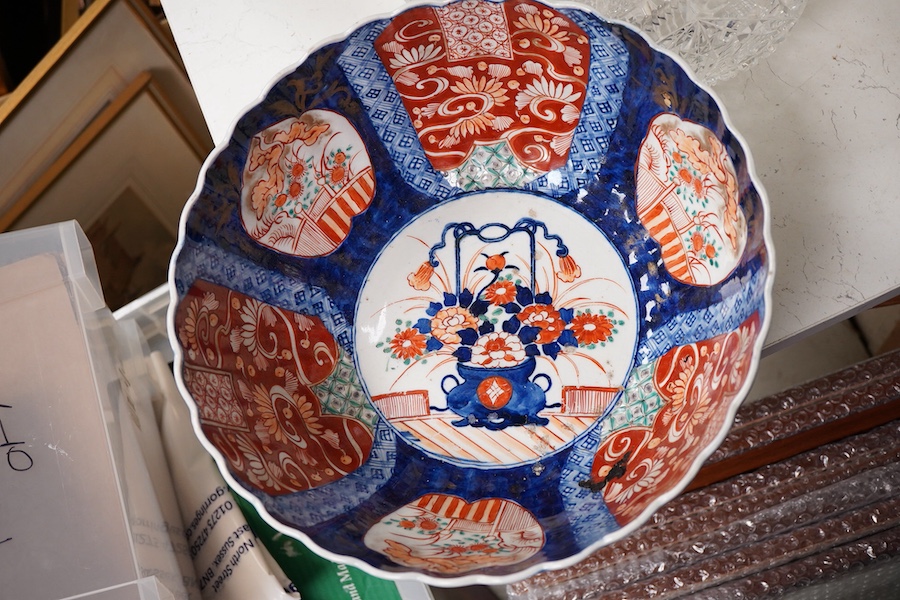 A Japanese Imari bowl, 19th century